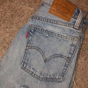Levi’s wedgie shorts size 24